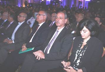 Description: C:\Users\May\Desktop\خبر وصور عن مشاركة الرئيس العالمي للجامعة اللبنانية الثقافية في العالم القنصل رمزي حيدر في المؤتمر المصرفي العربي السنوي\القنصل  رمزي  حيدر  وعدد من  المدعويين.JPG