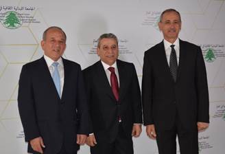 Description: C:\Users\May\Desktop\Activit&eacute;s 2018\خبر وصور من الاحتفال بمناسبة اليوم العالمي للمغترب\صور الاحتفال\القنصل رمزي حيدر والنائب علي بزي  والأستاذ عازار.JPG
